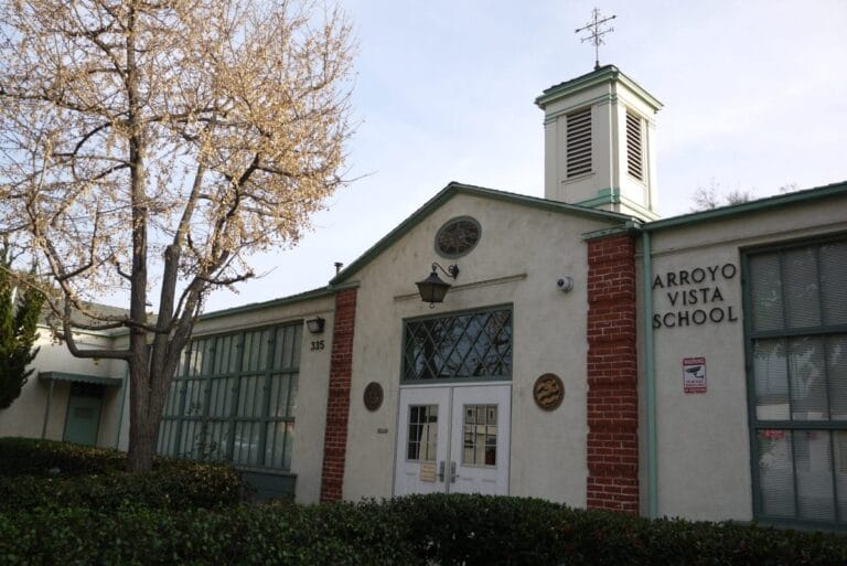 An image of the school building of Arroyo Vista School